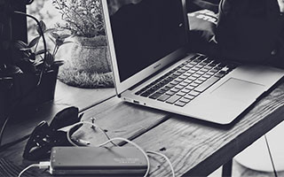 曼联与阿贾克斯正式接触，商谈20岁边锋霍茨转会